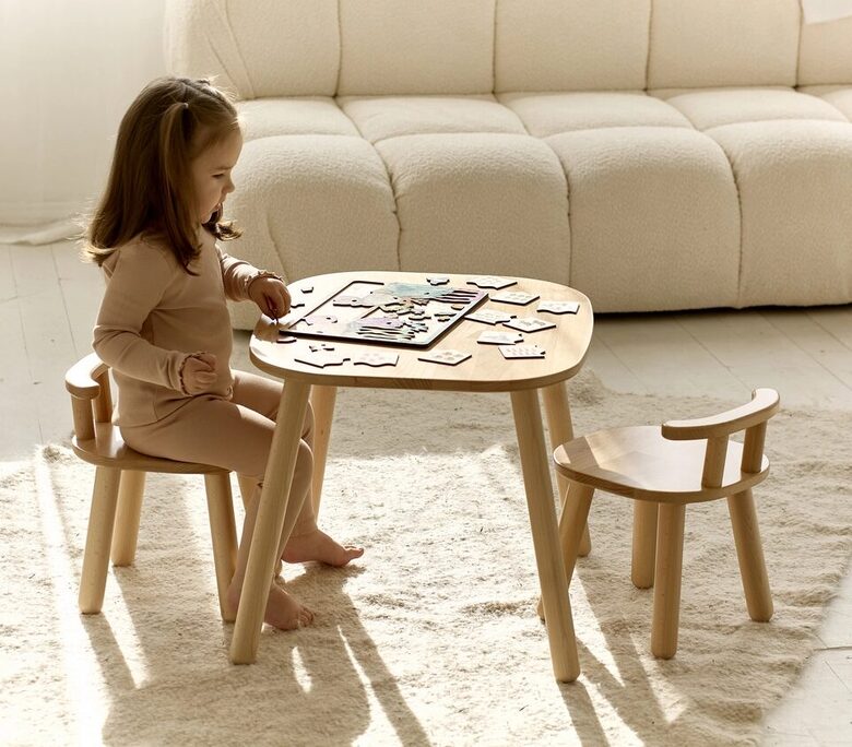 ODEAS bērnu koka galds un krēsliņu komplekts – 50×60 cm (pielāgojams augstums, 2–7 gadiem)