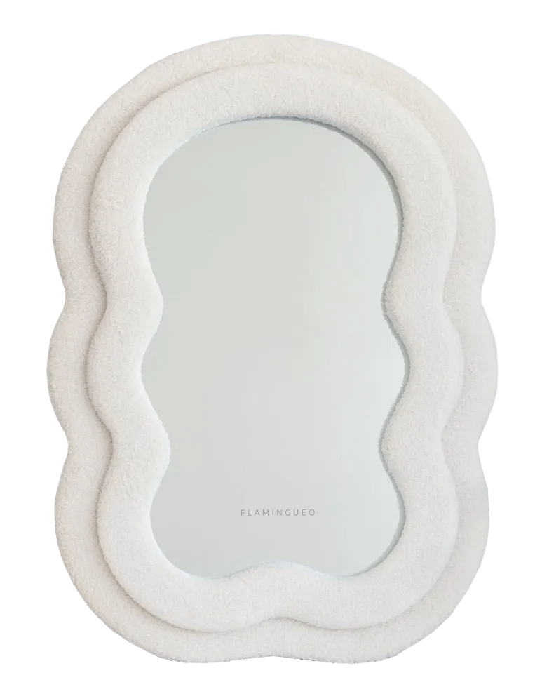 FLAMINGUEO Charlie asymmetrischer Spiegel mit Teddy-Stoffrahmen