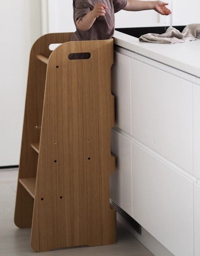 CURVE LAB Montessori Learning Tower “Learning Curve” – solid wood (Birch/Oak & Walnut)