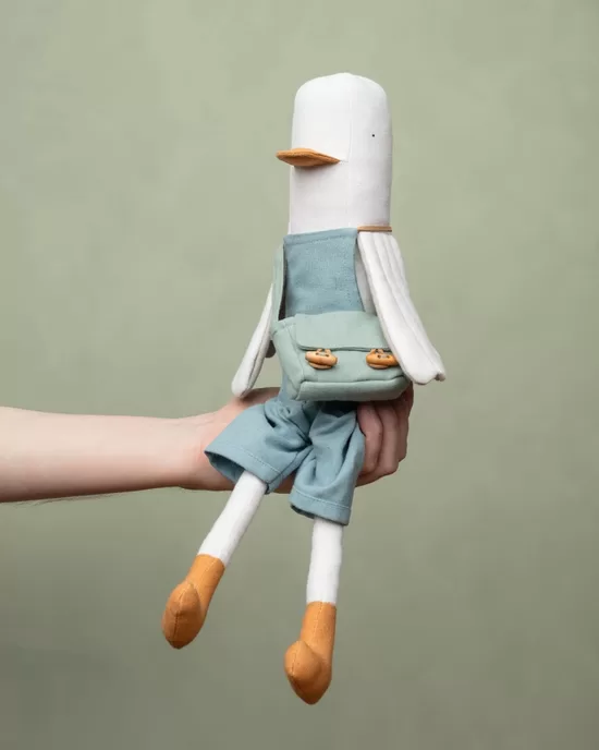 MR PICKLES Drew – mīkstā rotaļu pīlīte ar somiņu, 43 cm